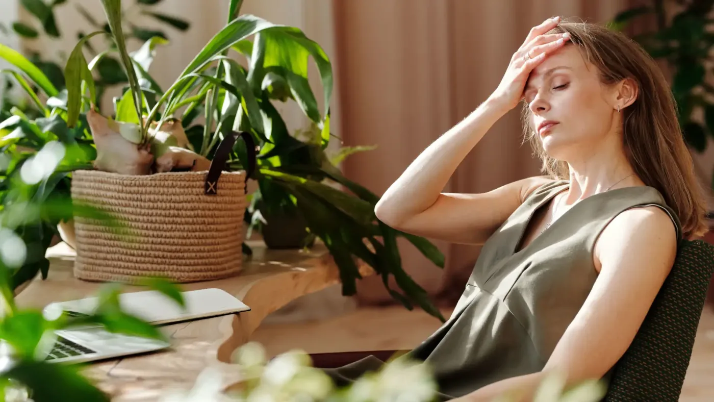 Perimenopause symptoms – woman in discomfort due to physical changes